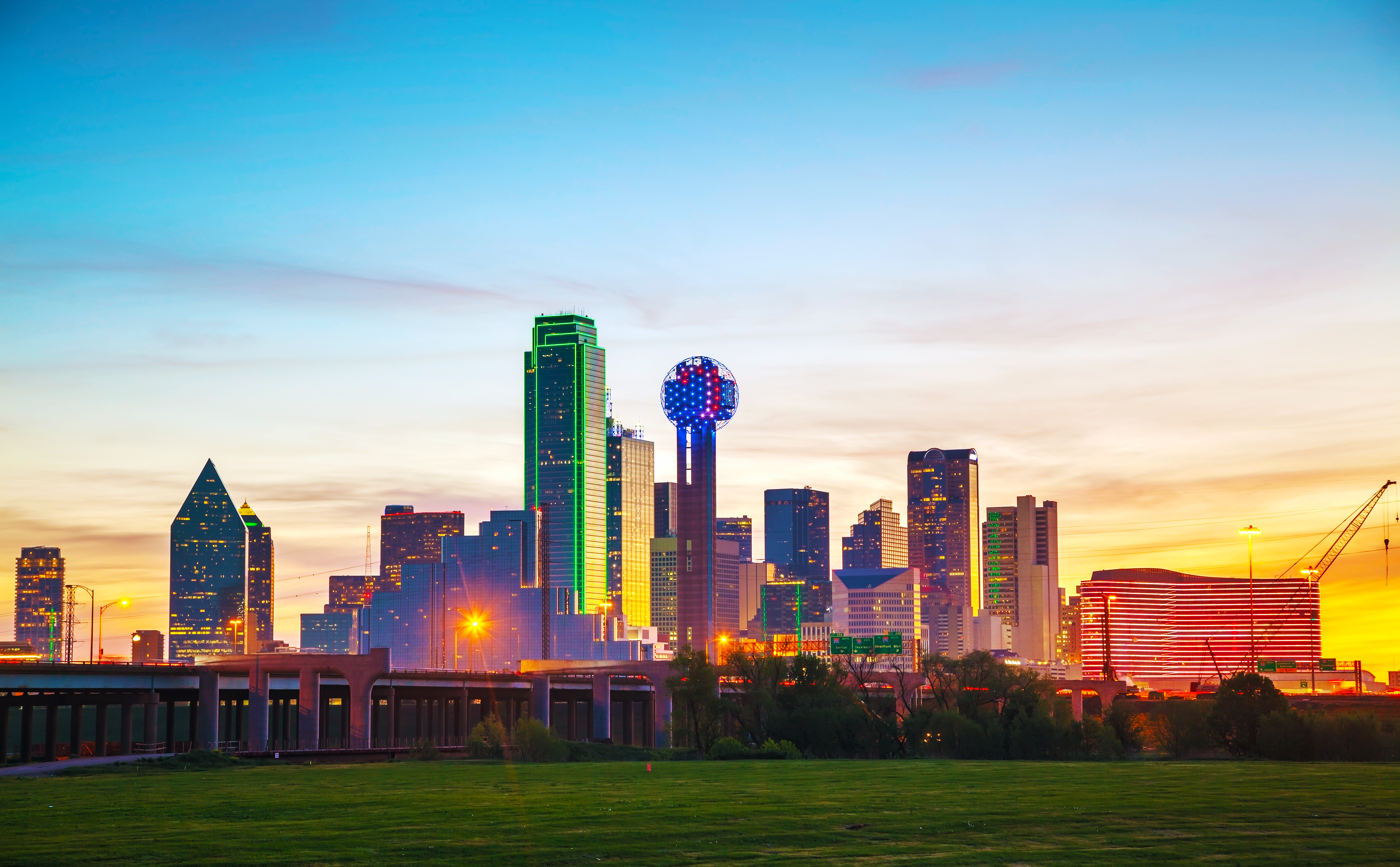 overview-of-downtown-dallas-in-the-morning-texas-homes